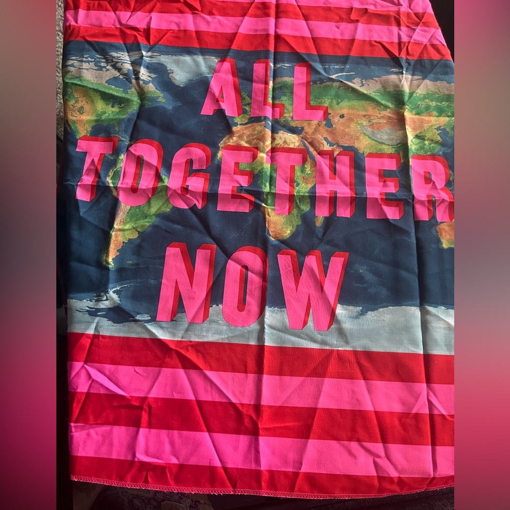 Limited Edition - All Together Now Knot Wrap by Lush Cosmetics - Picture 3 of 6